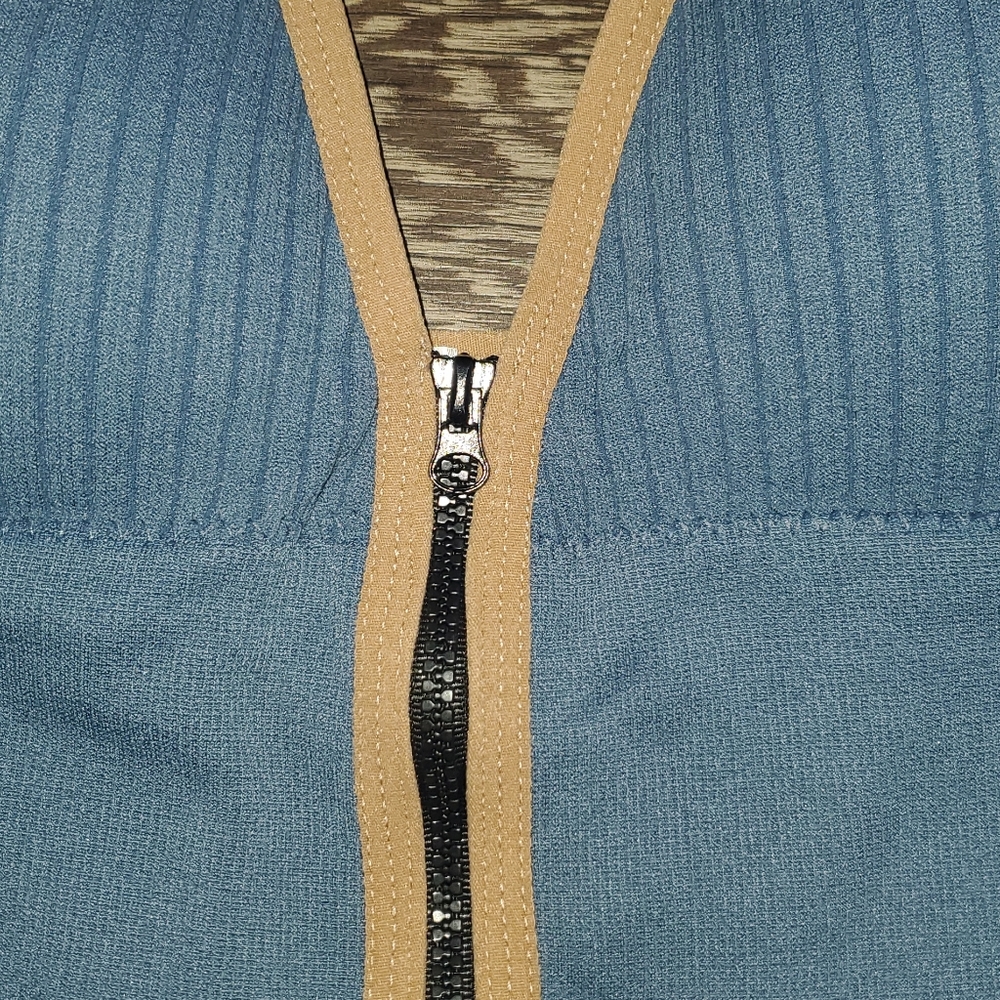 Zip-Up Bralette Crop Top - Picture 2 of 7